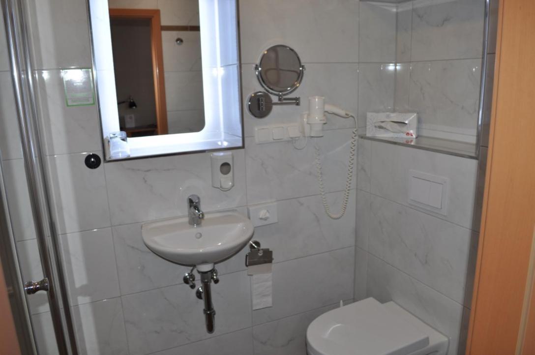 Hotel & Restaurant Bei Hoelzchen Хановер Екстериор снимка